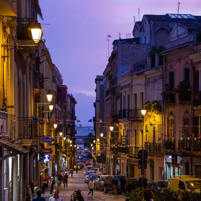 Innenstadt von Cagliari bei Nacht