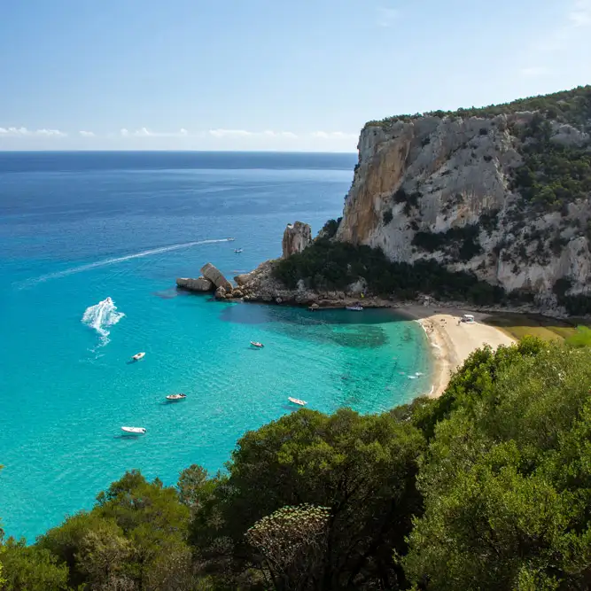 Blick auf Bucht von Cala-Gonone - Sardinien Roadtrip