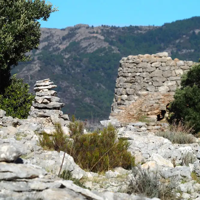 Turm bei Nuraghe-Santu-Antine - Sardinien Roadtrip